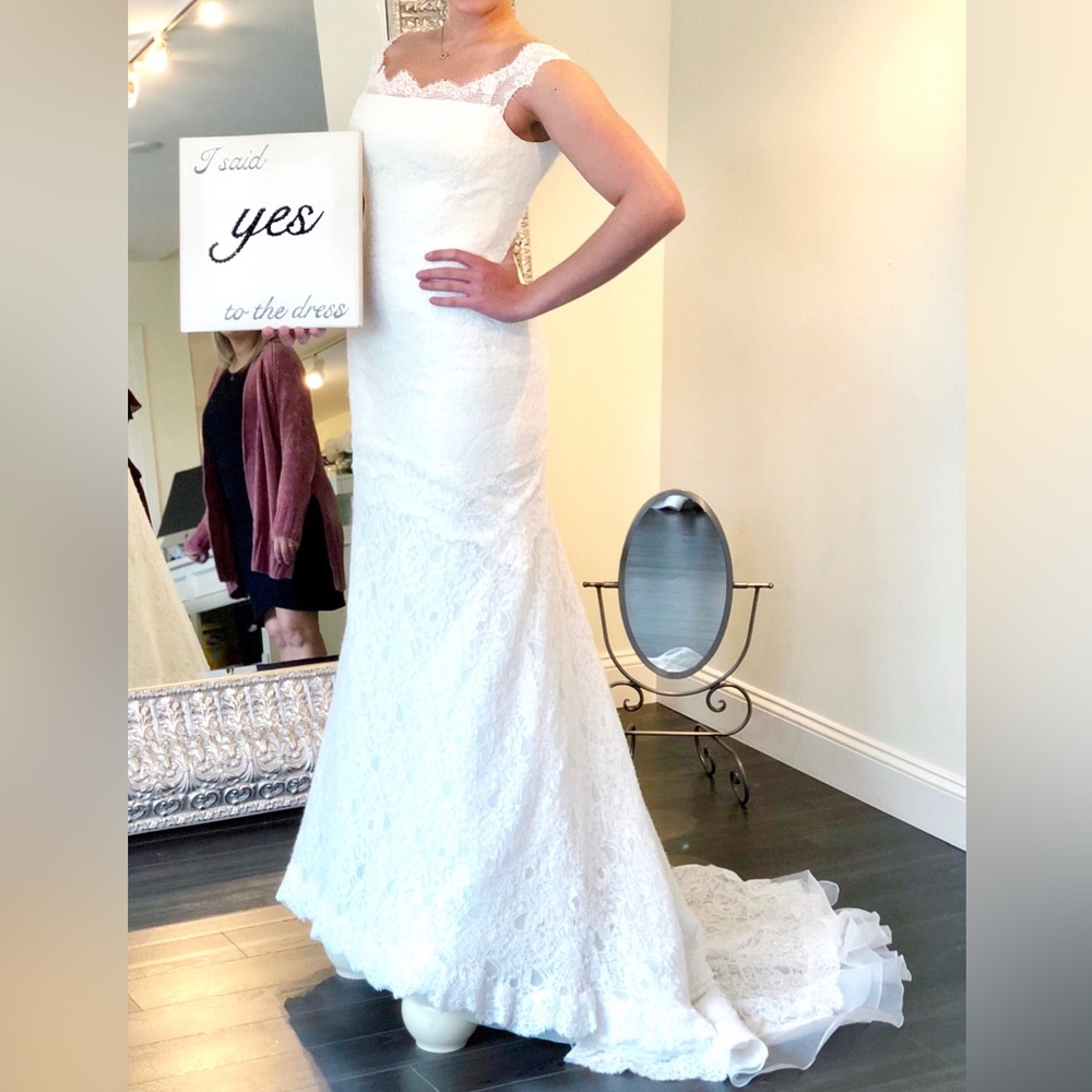 NWT Alyne by Rita Vinieris “Juliet” Chantilly lace wedding dress with train - Picture 6 of 6
